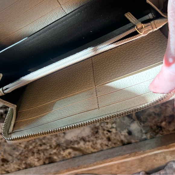 Gucci Beige and Brown Monogram Wallet - Picture 7 of 12